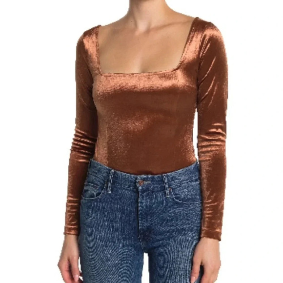 Lulus Tops - NWT Lulus square-neck satin bodysuit. Long sleeves, amber rust brown. Sz small.